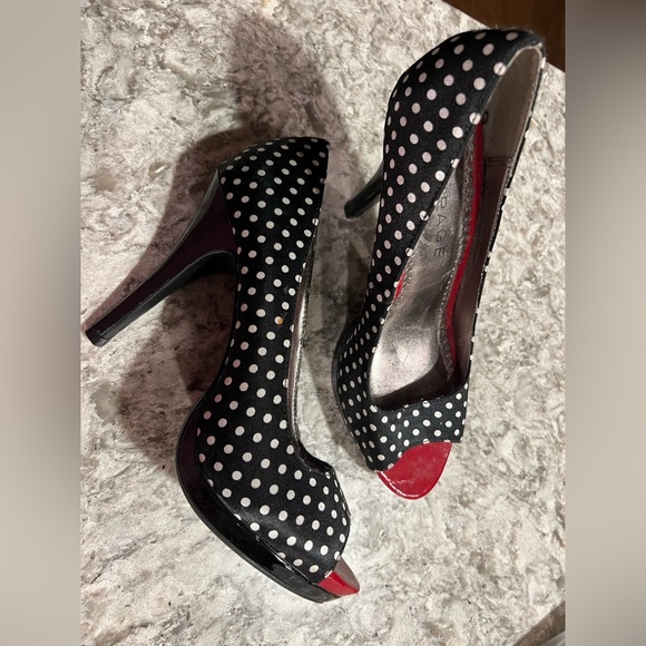 Shoes 👠 - Picture 2 of 2